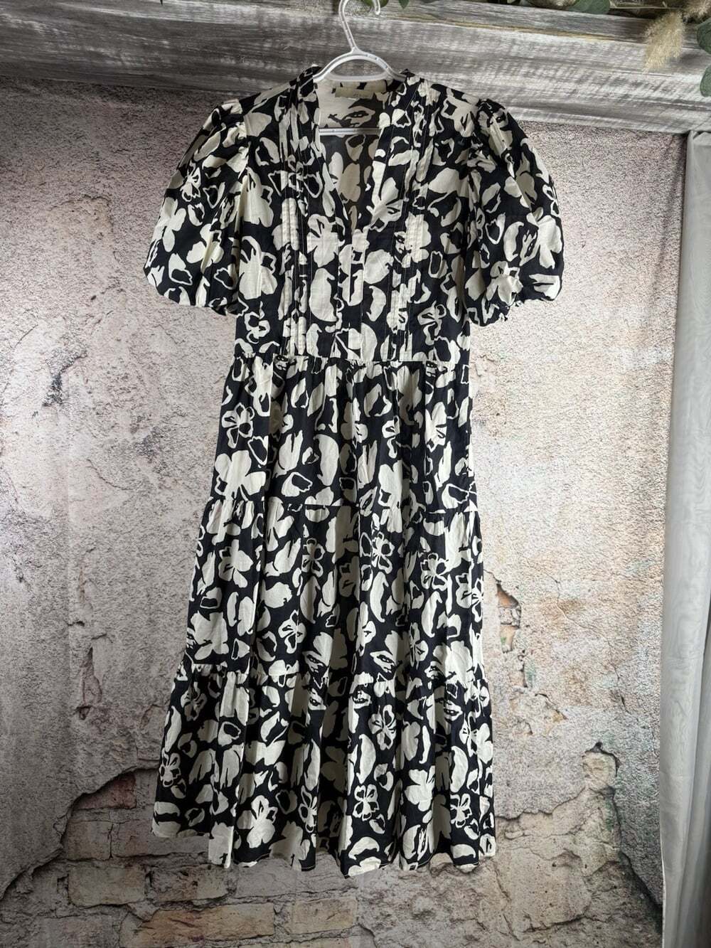 Pinch large Floral Black and White Women's Dress. A542